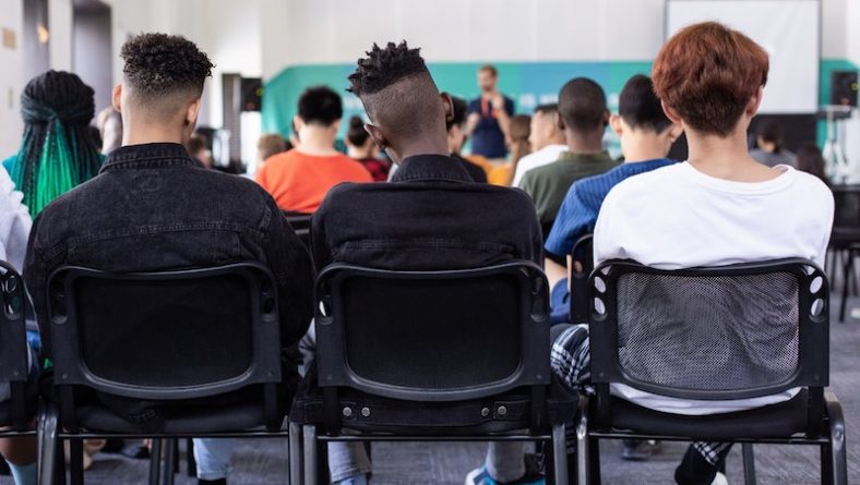 Локальные новости: Guardian обнаружили учебники для частных школ США, называющие рабство «черной иммиграцией»