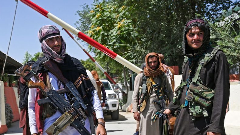 Политика: Талибан уверяет, что изменился. Сообщения о насилии в Афганистане говорят об обратном