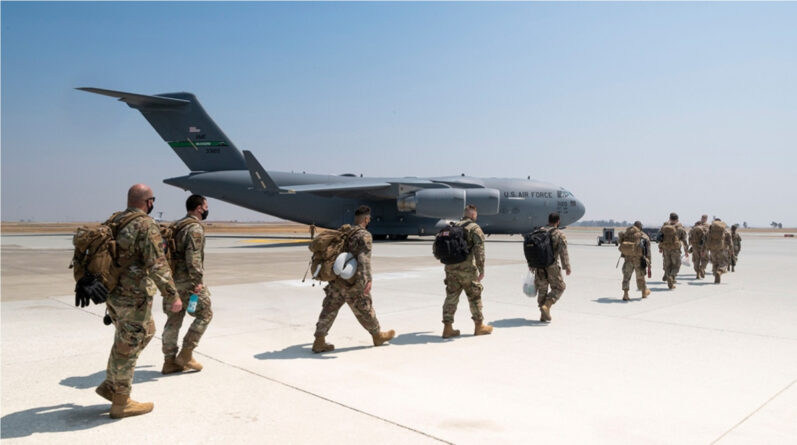 Политика: Аэропорт Кабула покинули последние американские военные. Комментарий Байдена