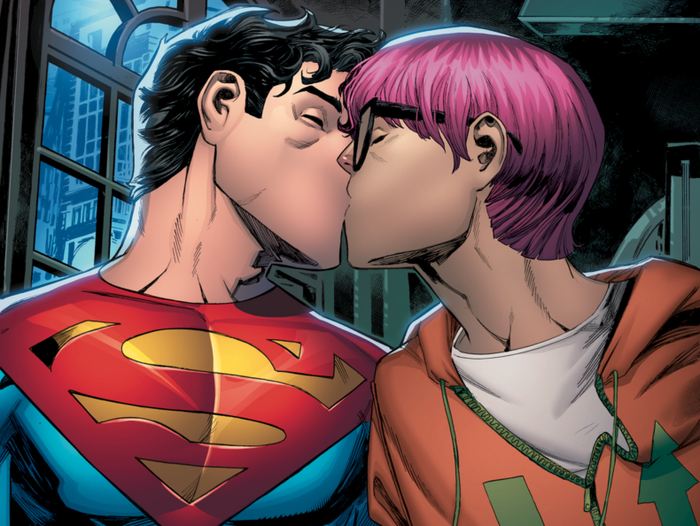 супермен целует парня