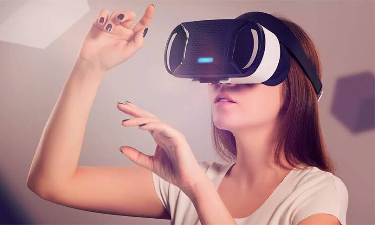 девушка в очках виртуальной реальности