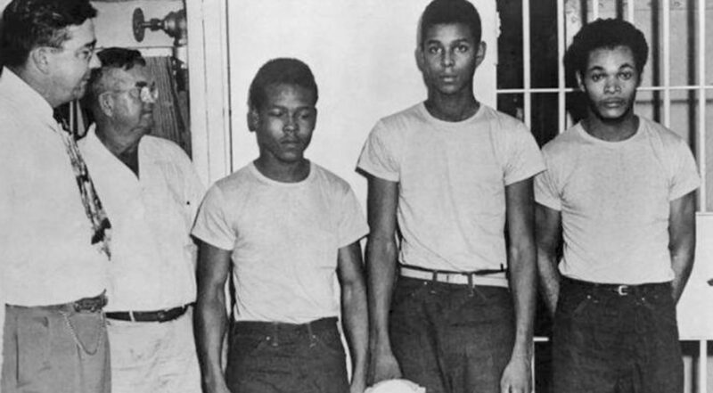 черно-белое фото трех темнокожих парней