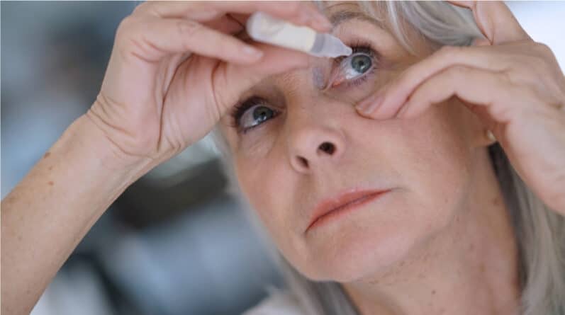 Здоровье: В США изобрели капли для глаз, которые избавят от ношения очков