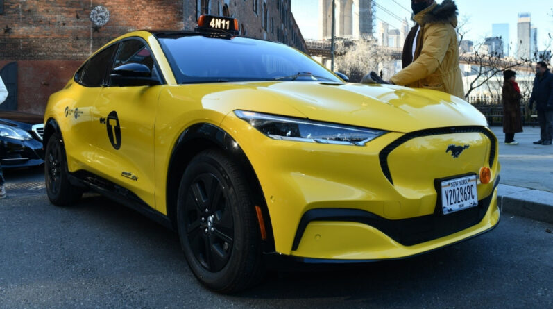 Локальные новости: В службе такси Нью-Йорка появился Ford Mustang Mach-E