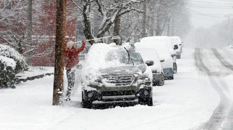 Погода: Сотни ДТП и тысячи домов без света: на США обрушился снежный шторм