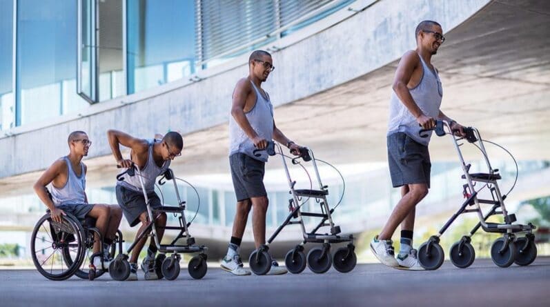 В мире: Ученые разработали имплант, который позволит парализованным людям ходить