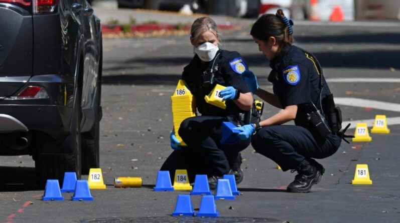 Происшествия: Неизвестные застрелили 6 человек и ранили еще 12 на улице в Сакраменто