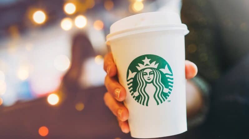 Общество: Как получить бесплатный кофе в Starbucks?