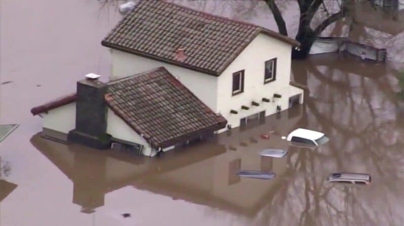 Происшествия: Наводнение в Калифорнии: 20 погибших, тысячи в эвакуации и без электричества