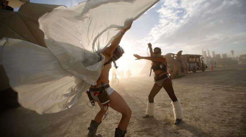Происшествия: Протестующие перекрыли въезд на фестиваль Burning Man. В чем причина?