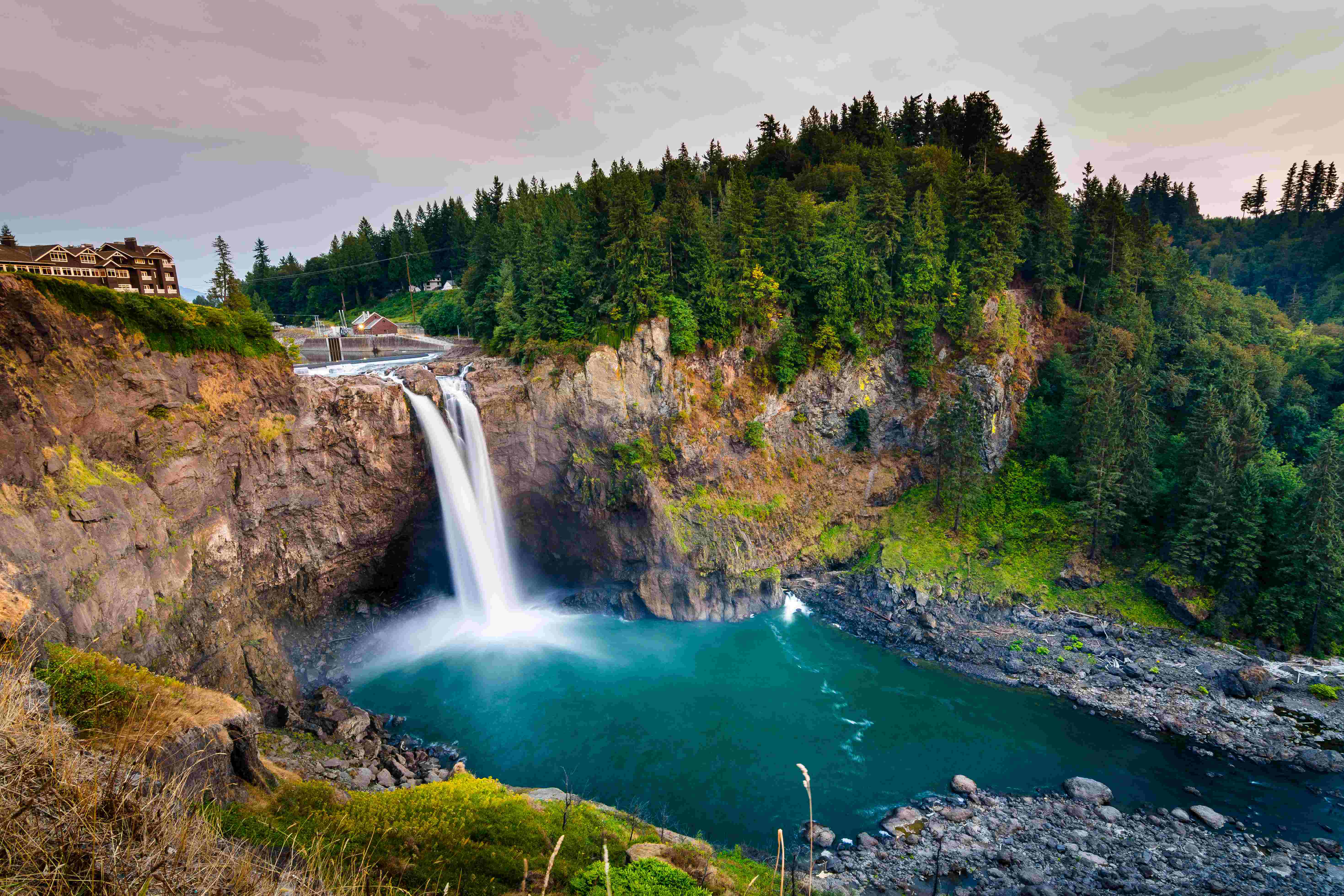 Известные природные достопримечательности. Водопад Сноквалми. Водопад Сноквалми США. Сиэтл штат Вашингтон природа. Сноквалми Твин пикс.